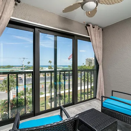 Always Summertime: Views, Pool & Pickleball Courts